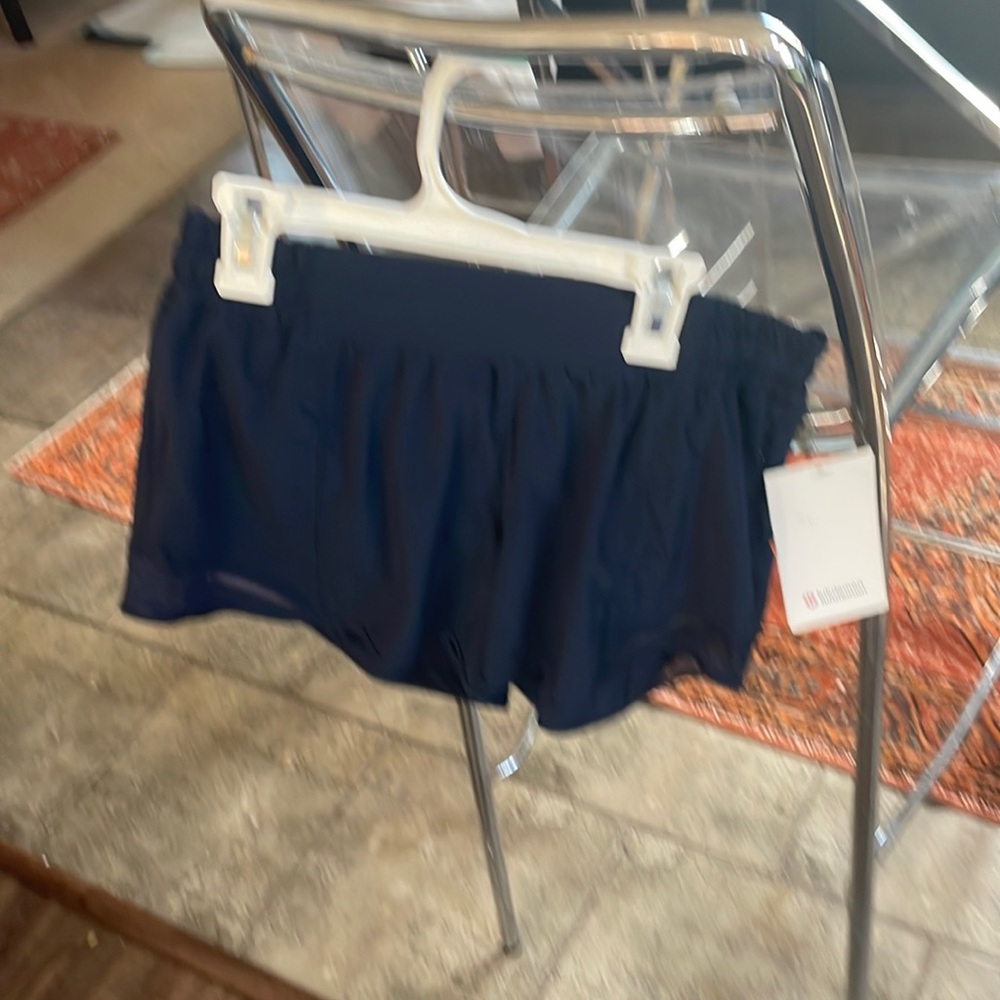 NWT Lululemon hotty hot shorts 4”